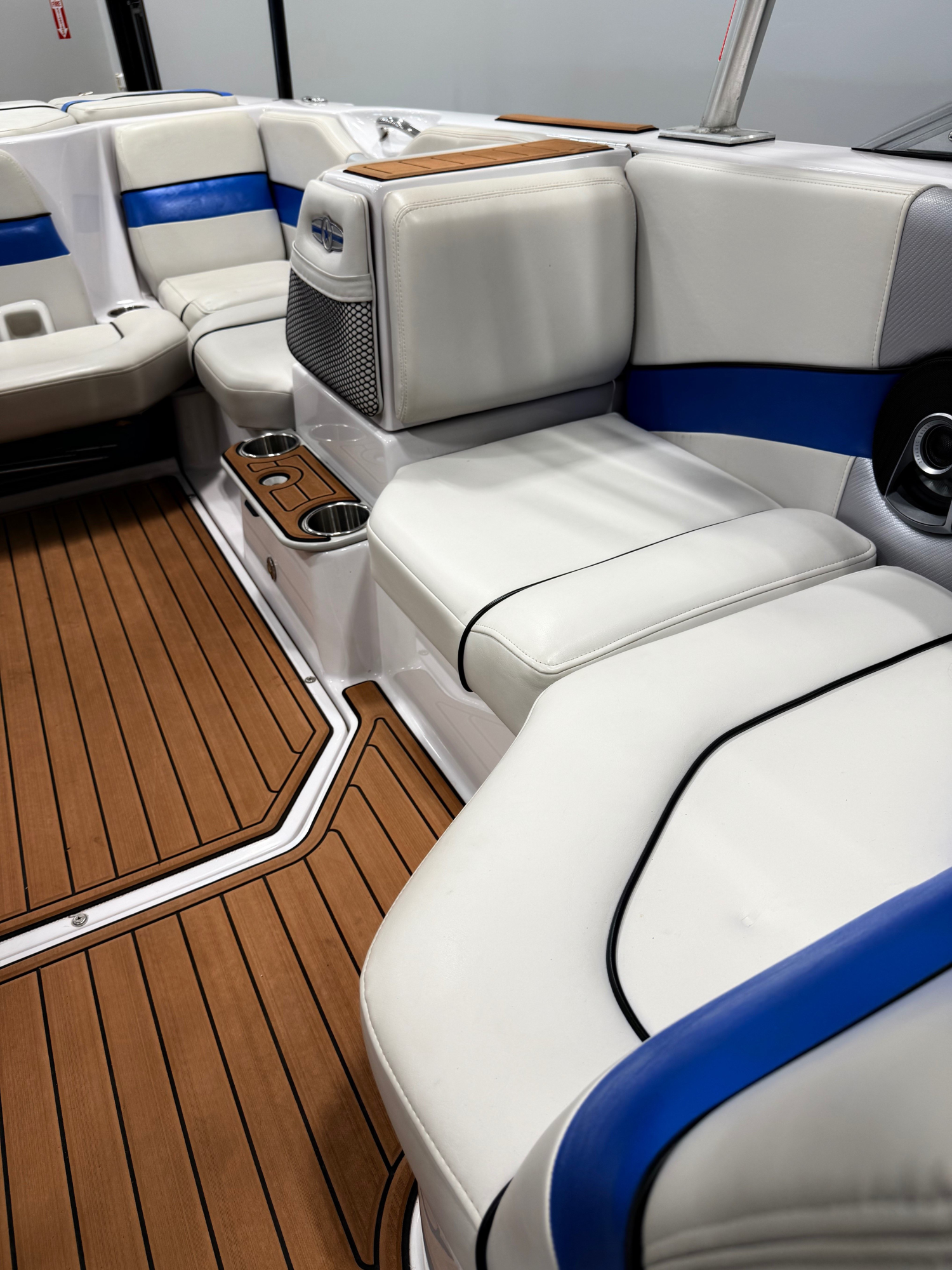 2009 Nautique 220 TE