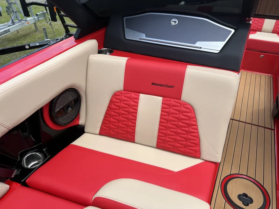2023-mastercraft-x24-140893-image5.webp