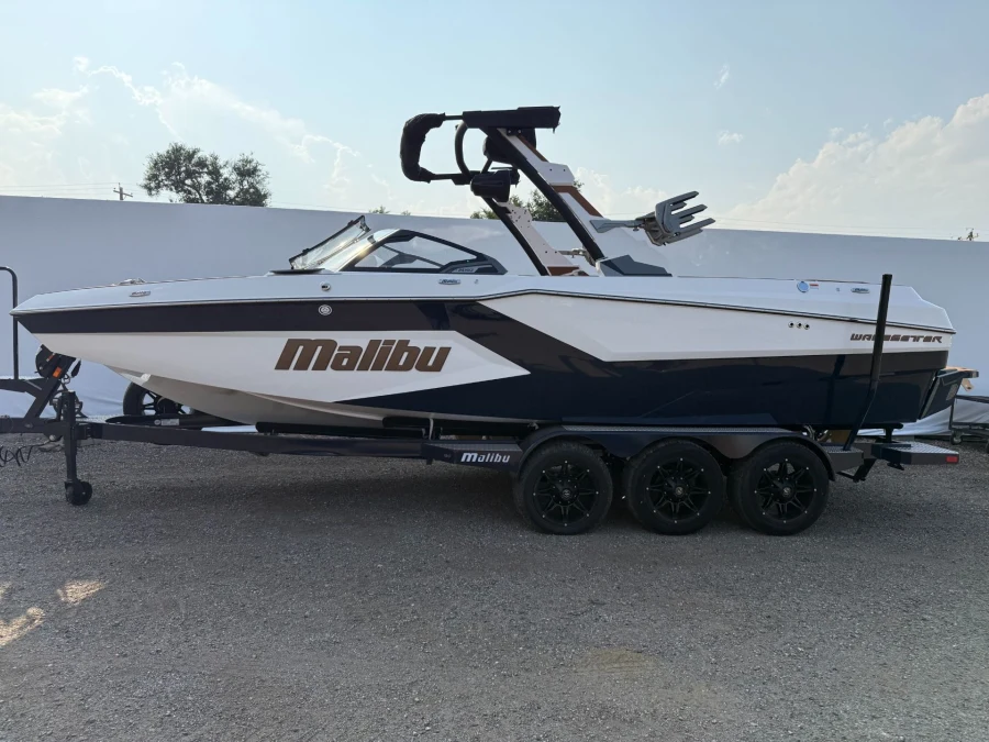 2026-malibu-wakesetter-24-mxz-140960-image2