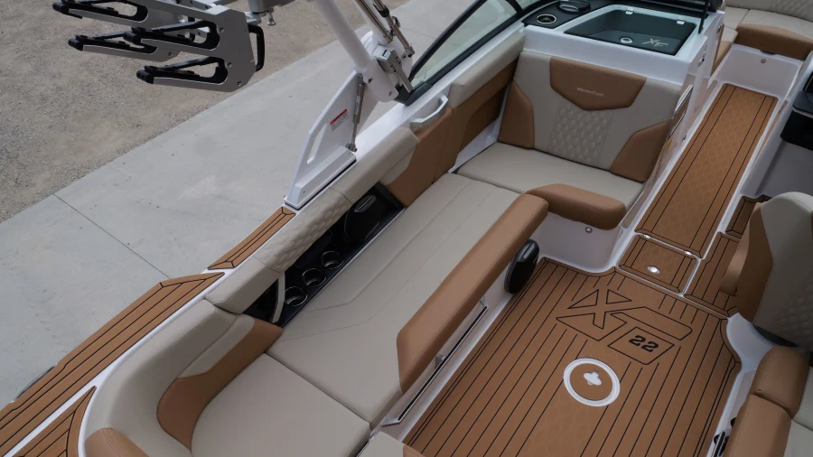 2026-mastercraft-xt22-140961-image10