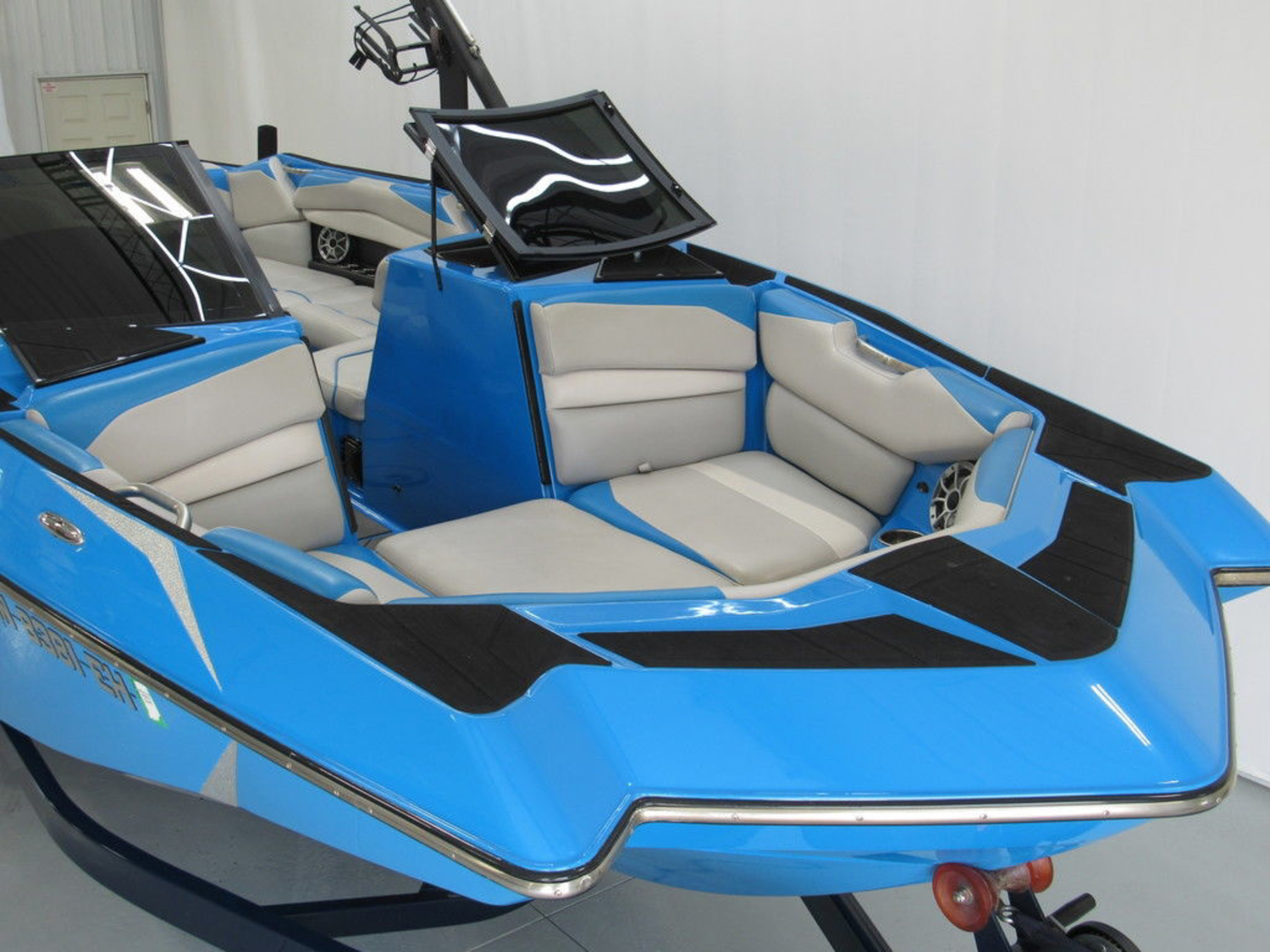 2018 Axis Wake Research A24