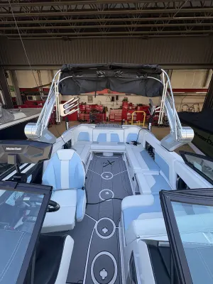 2022-mastercraft-x24-141058-image1.webp