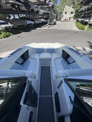 2022-mastercraft-x24-141058-image3.webp
