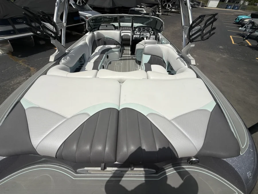 2014-mb-sports-f22-tomcat-141068-image4.webp