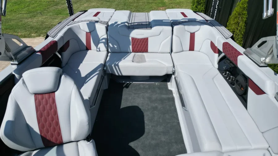 2023-mastercraft-xt23-141100-image6.webp