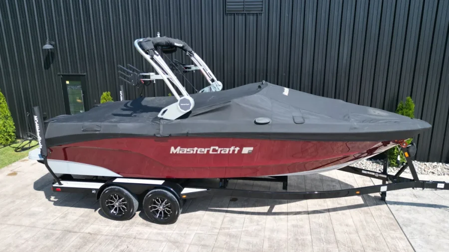 2023-mastercraft-xt23-141100-image7.webp