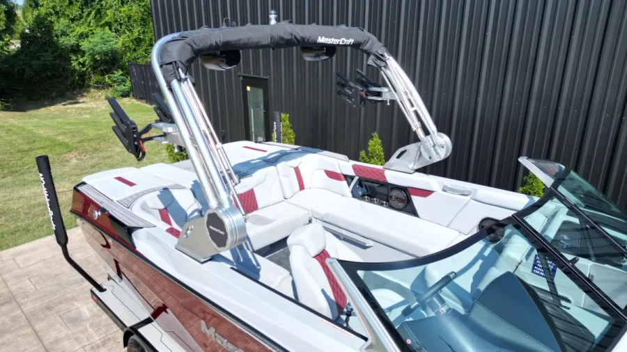 2023-mastercraft-xt23-141100-image8.webp