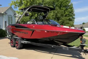 2017-malibu-wakesetter-vlx-141106-image0.webp