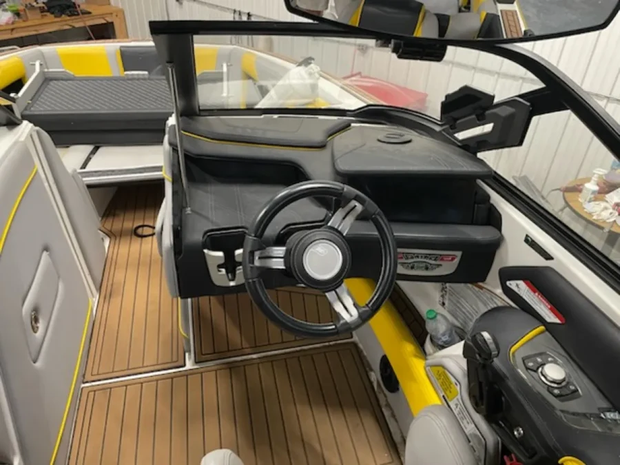 2020-nautique-g23-141115-image3.webp