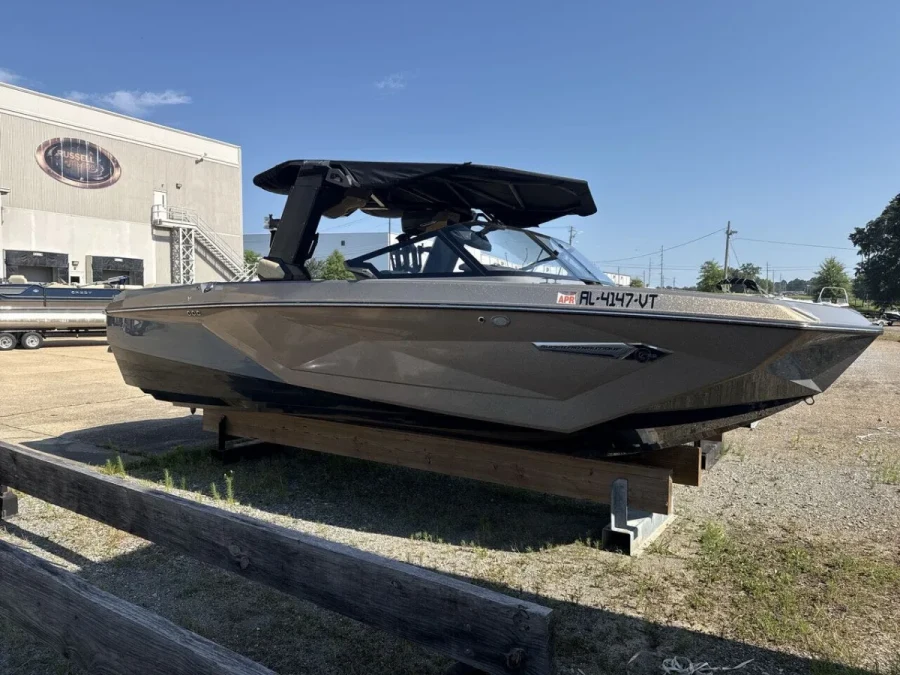2023-nautique-g23-141116-image1.webp