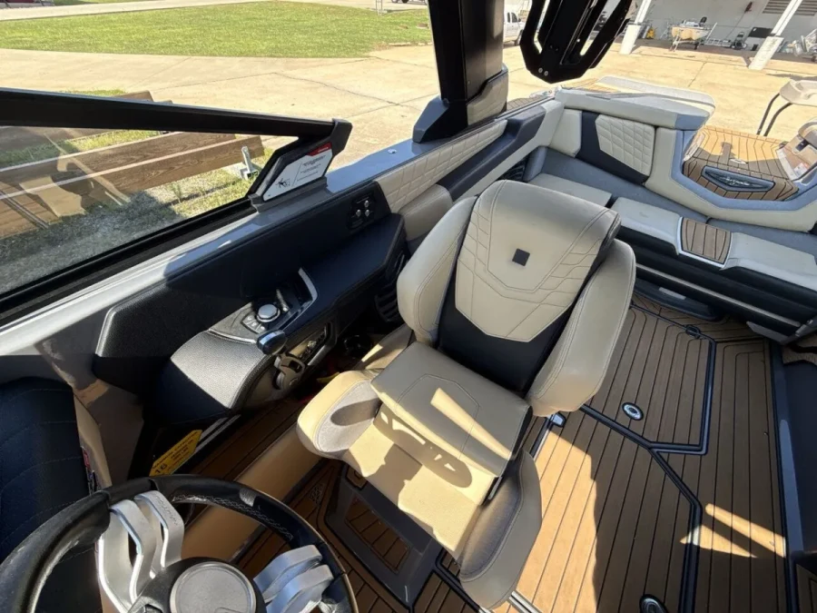 2023-nautique-g23-141116-image5.webp