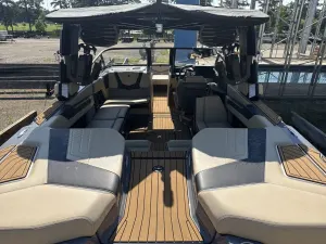 2023-nautique-g23-141116-image6.webp