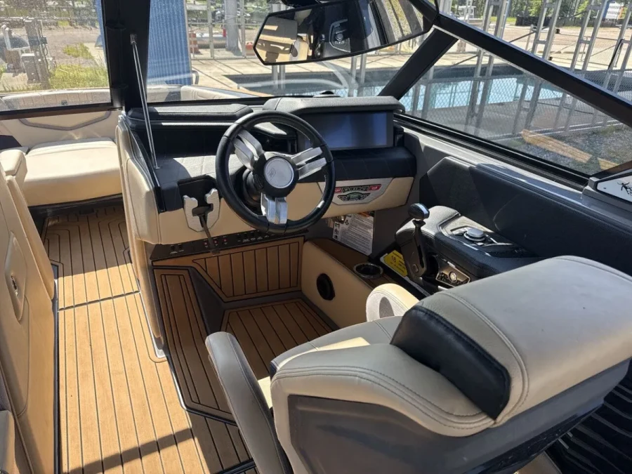 2023-nautique-g23-141116-image7.webp