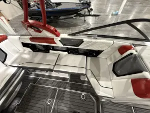 2016-nautique-g23-141117-image7.webp