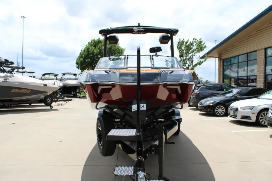 2026-malibu-wakesetter-24-mxz-141123-image2.webp