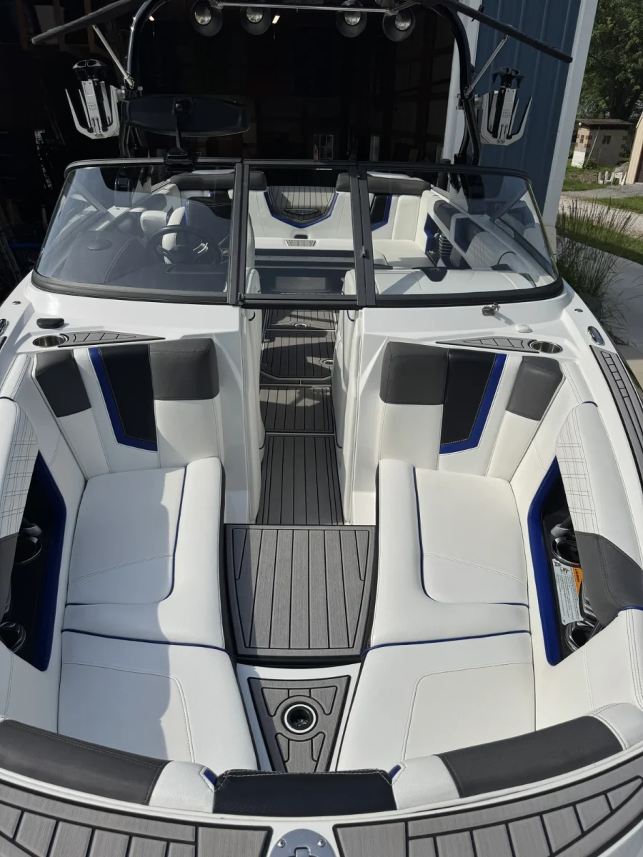 2016-nautique-g23-141125-image6.webp