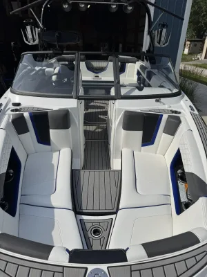 2016-nautique-g23-141125-image6.webp