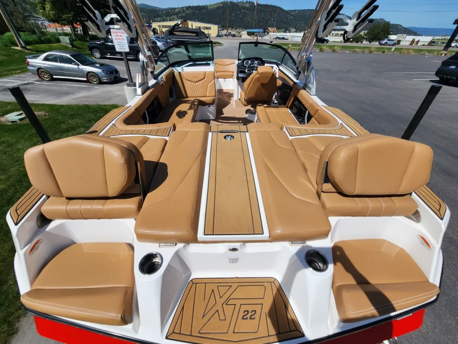 2023-mastercraft-xt22-141133-image1.webp
