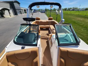2023-mastercraft-xt22-141133-image2.webp