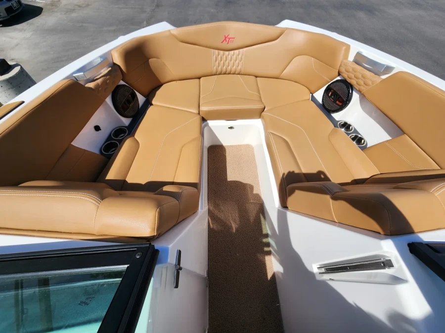 2023-mastercraft-xt22-141133-image3.webp