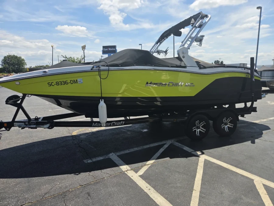 2019-mastercraft-nxt22-141149-image1.webp