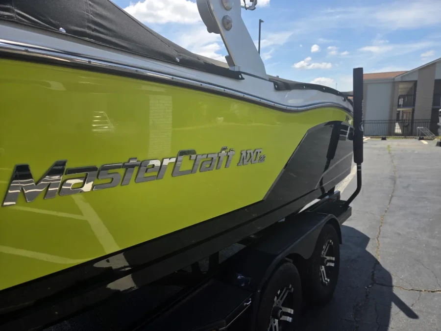 2019-mastercraft-nxt22-141149-image2.webp