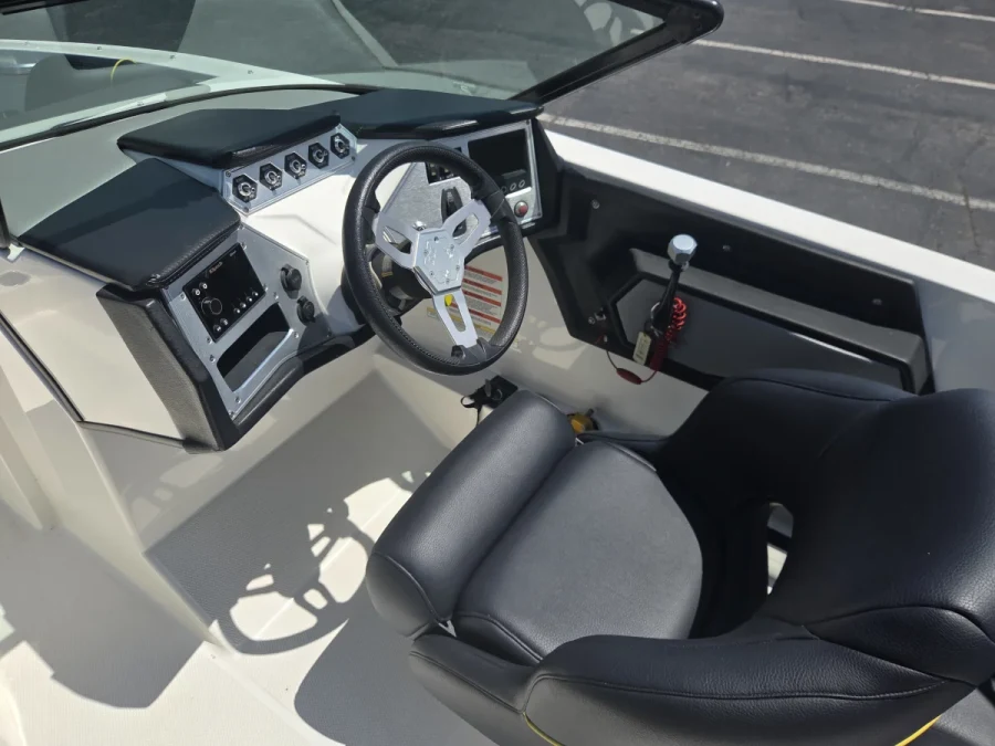 2019-mastercraft-nxt22-141149-image4.webp