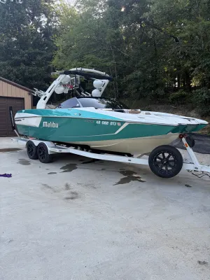 2019-malibu-wakesetter-24-mxz-141165-image0.webp