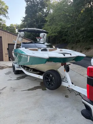 2019-malibu-wakesetter-24-mxz-141165-image1.webp