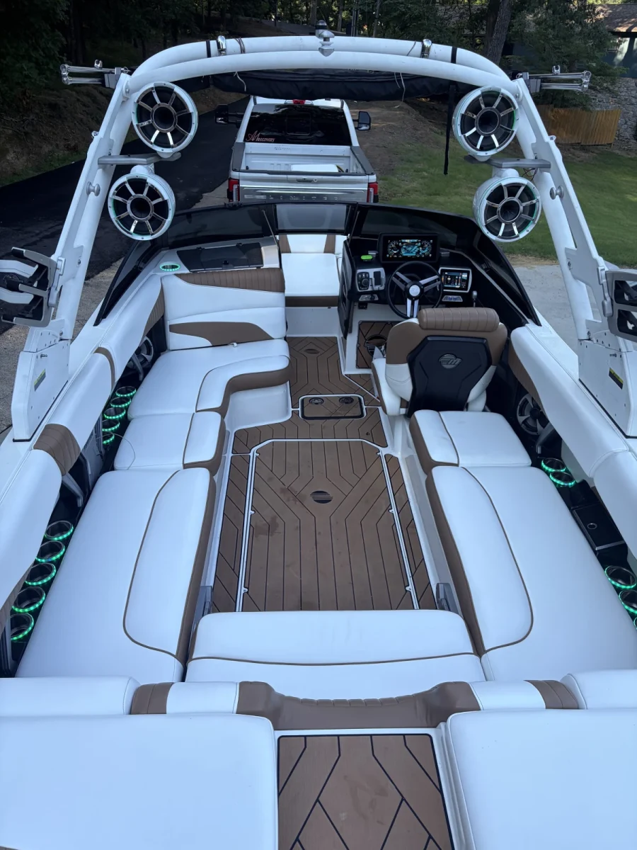 2019-malibu-wakesetter-24-mxz-141165-image5.webp