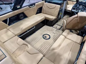2023-mastercraft-xt23-141183-image9