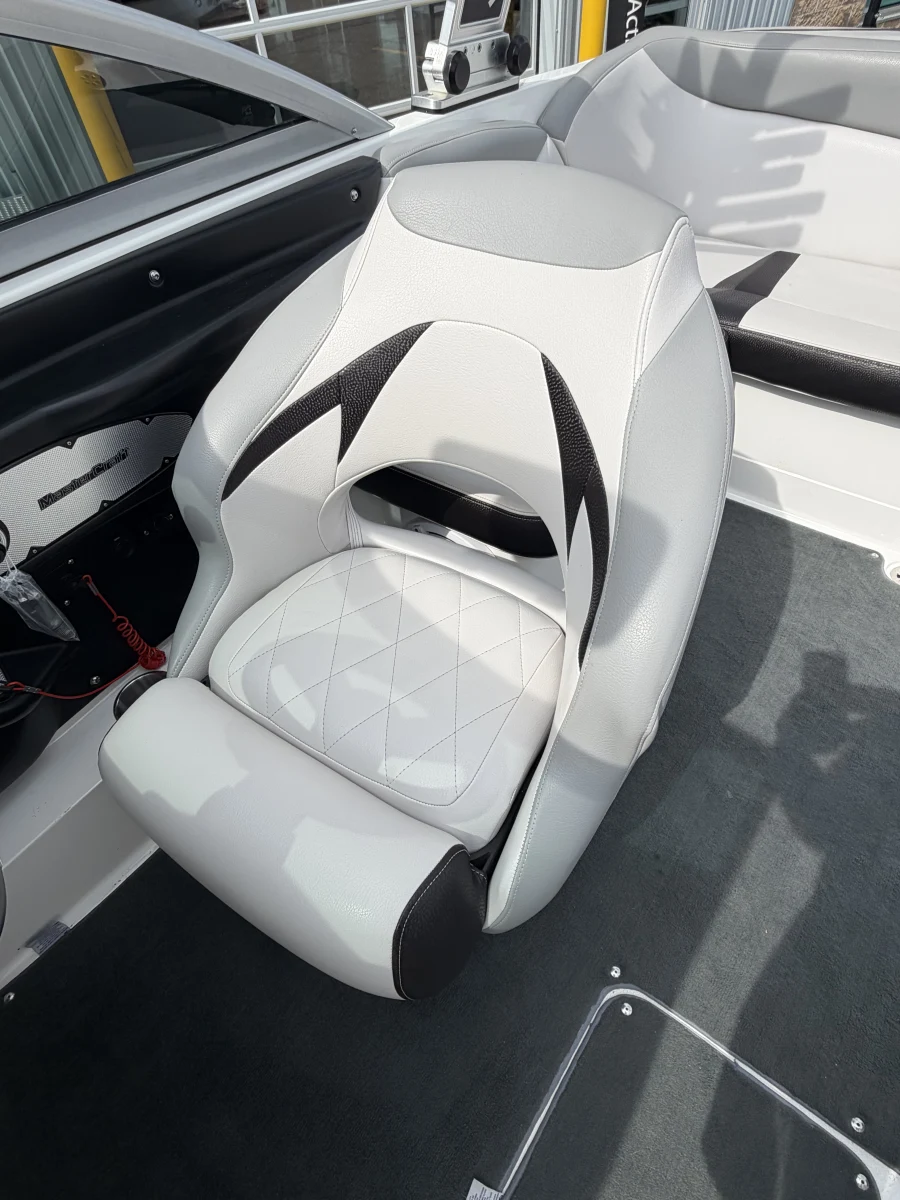 2010-mastercraft-x2-141198-image10