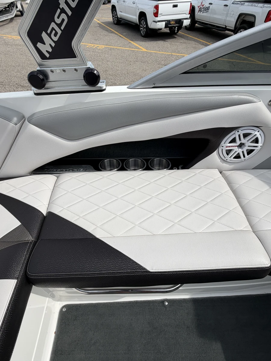 2010-mastercraft-x2-141198-image13