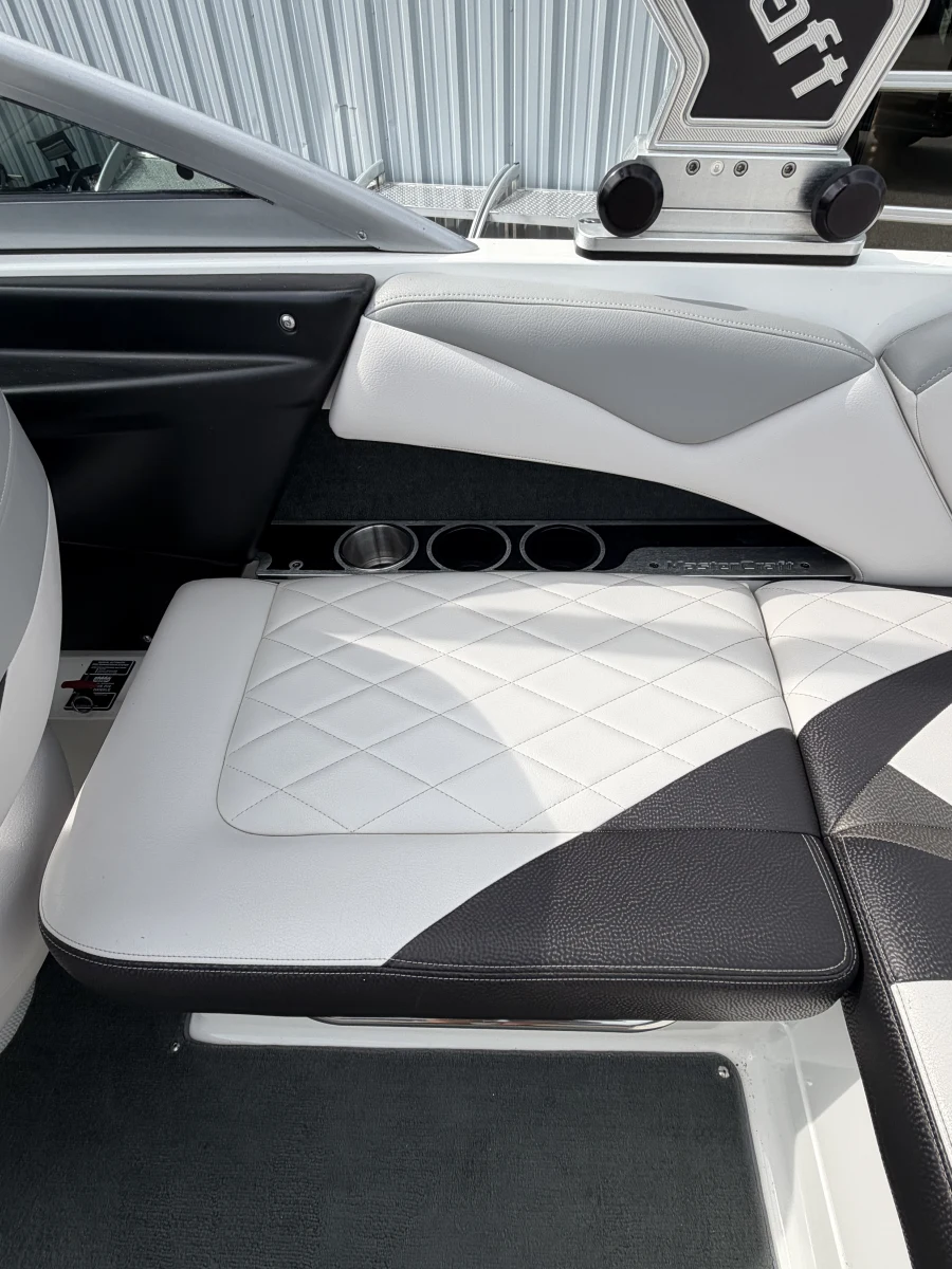2010-mastercraft-x2-141198-image18