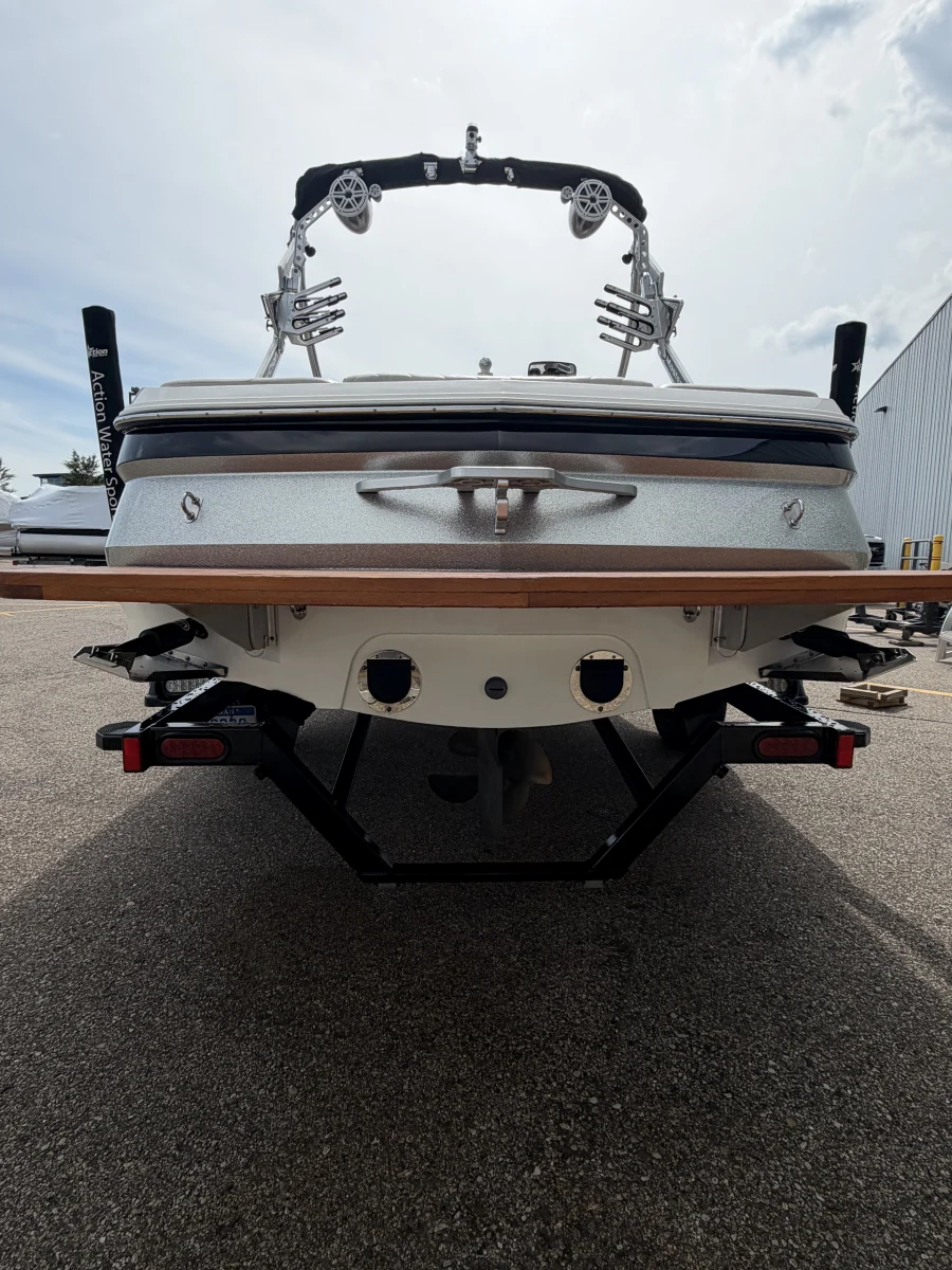 2010-mastercraft-x2-141198-image3