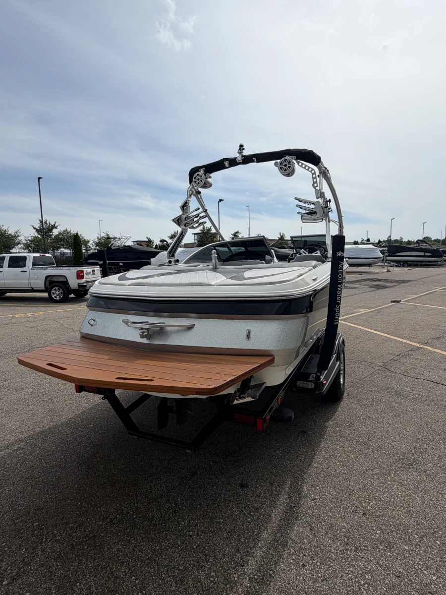 2010-mastercraft-x2-141198-image4