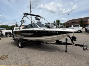 2010-mastercraft-x2-141198-image5