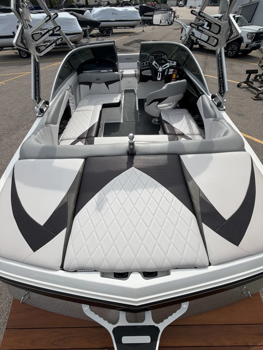2010-mastercraft-x2-141198-image7