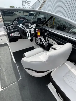 2010-mastercraft-x2-141198-image9