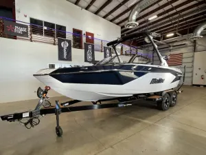 2025-malibu-wakesetter-23-lsv-141206-image2