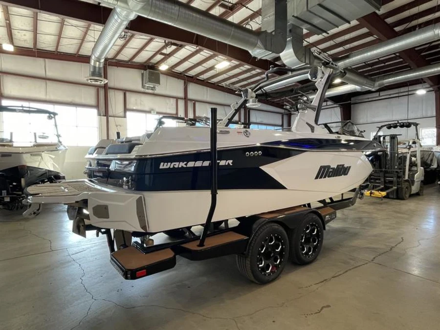 2025-malibu-wakesetter-23-lsv-141206-image7