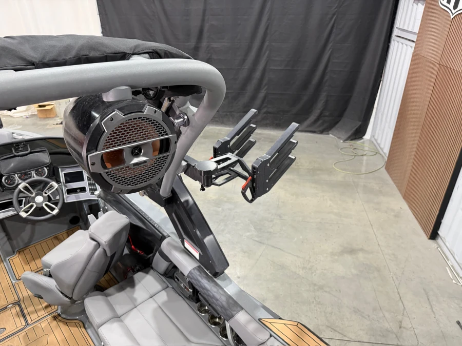 2022-mastercraft-xt22-142851-image21
