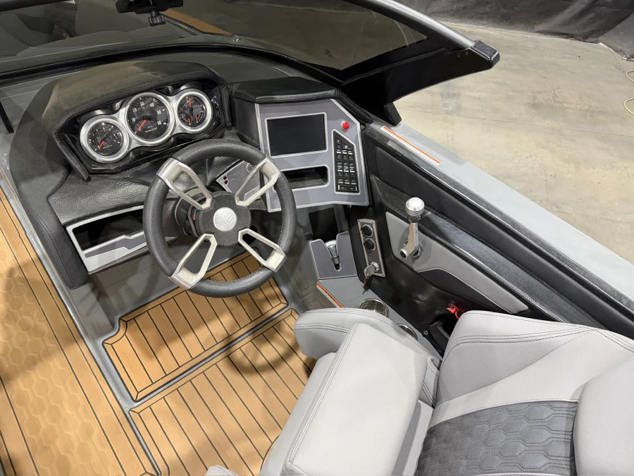 2022-mastercraft-xt22-142851-image24
