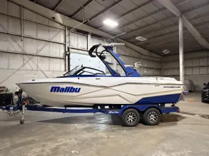 2023-malibu-wakesetter-22-lsv-141228-image0.webp