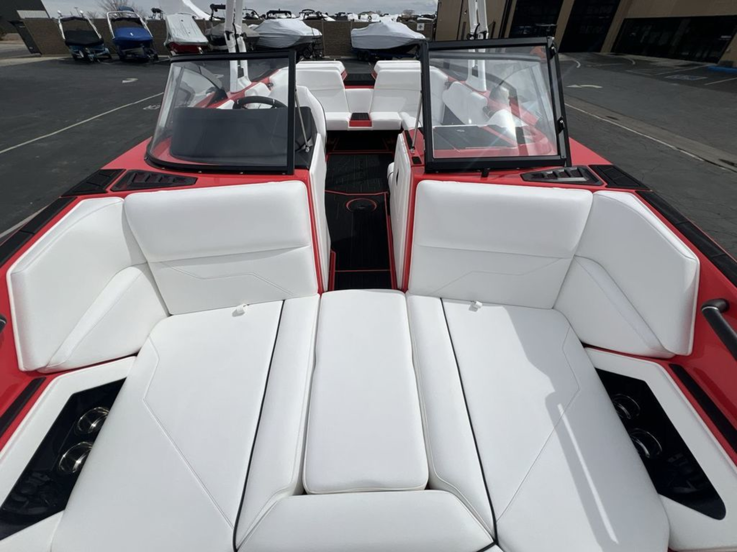 2025 MOOMBA Max