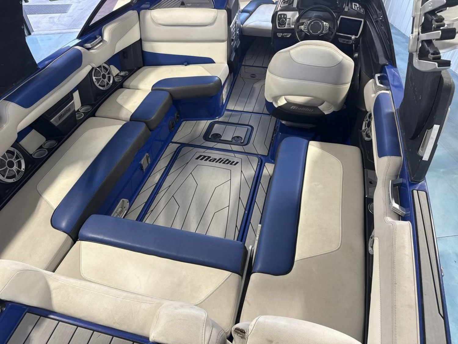 2016 Malibu Boats M235