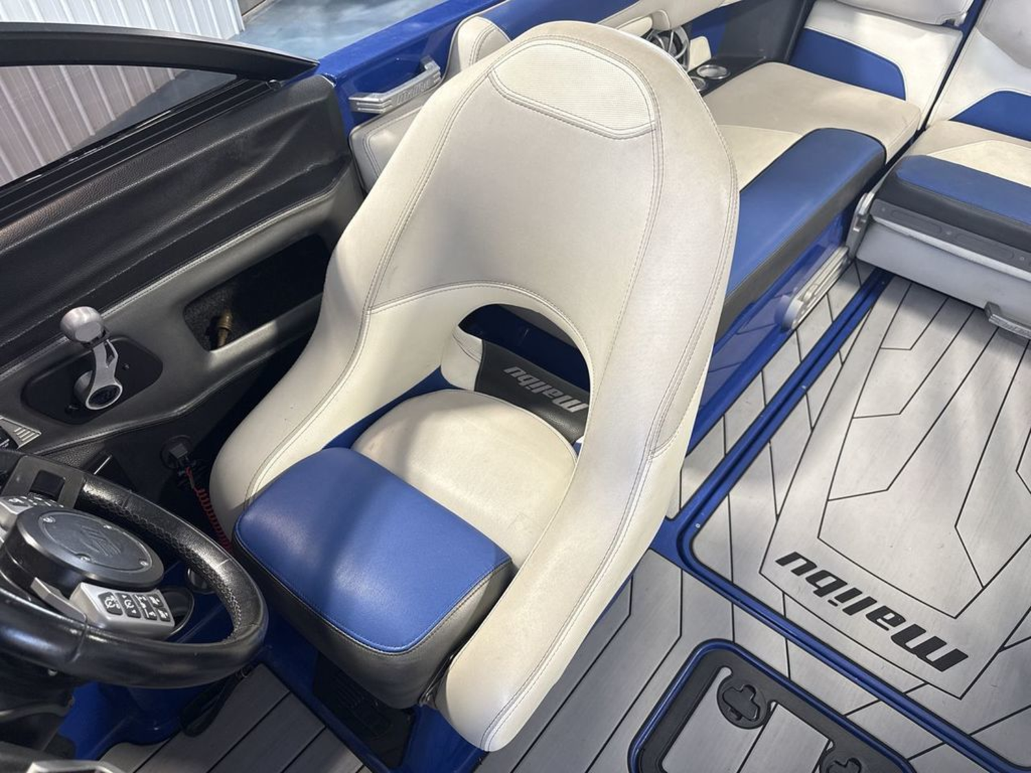 2016 Malibu Boats M235