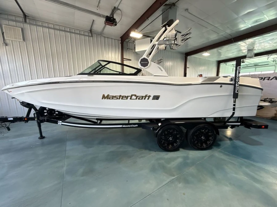 2026-mastercraft-xt24-141256-image3