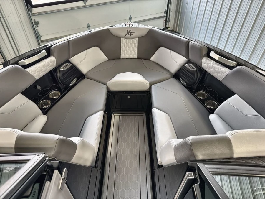 2026-mastercraft-xt23-141293-image11