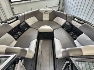 2026-mastercraft-xt23-141293-image11